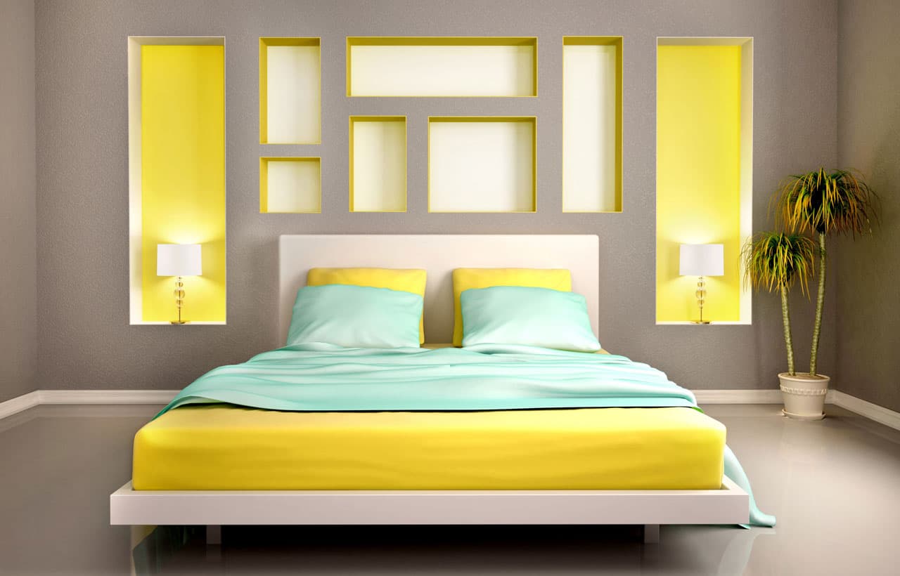 Lo mejor es tener la cama limpia y libre, por lo que debes sacar todo lo que tengas debajo de ésta y también, encima. No dejes tu ropa regada ahí o la cama sin tender. Decora solamente con unos cojines.