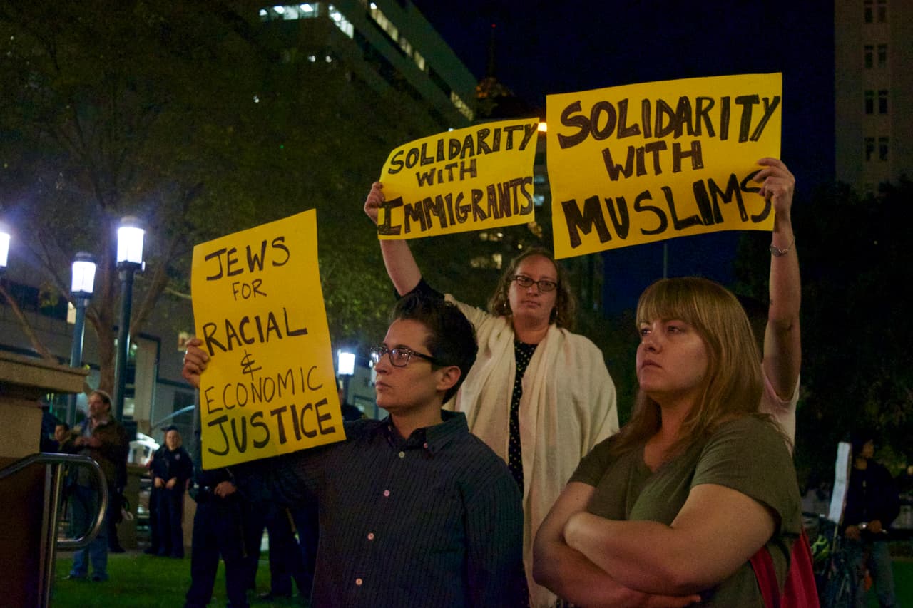 Solidaridad con inmigrantes y musulmanes, las comunidades más agredidas en los discursos de campaña de Donald Trump.