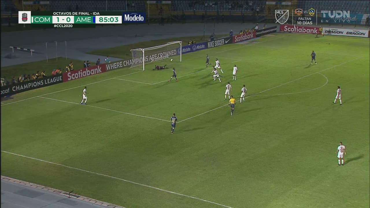 ¡Impresionante atajada evita el empate del América! Calderón le niega el gol a Viñas