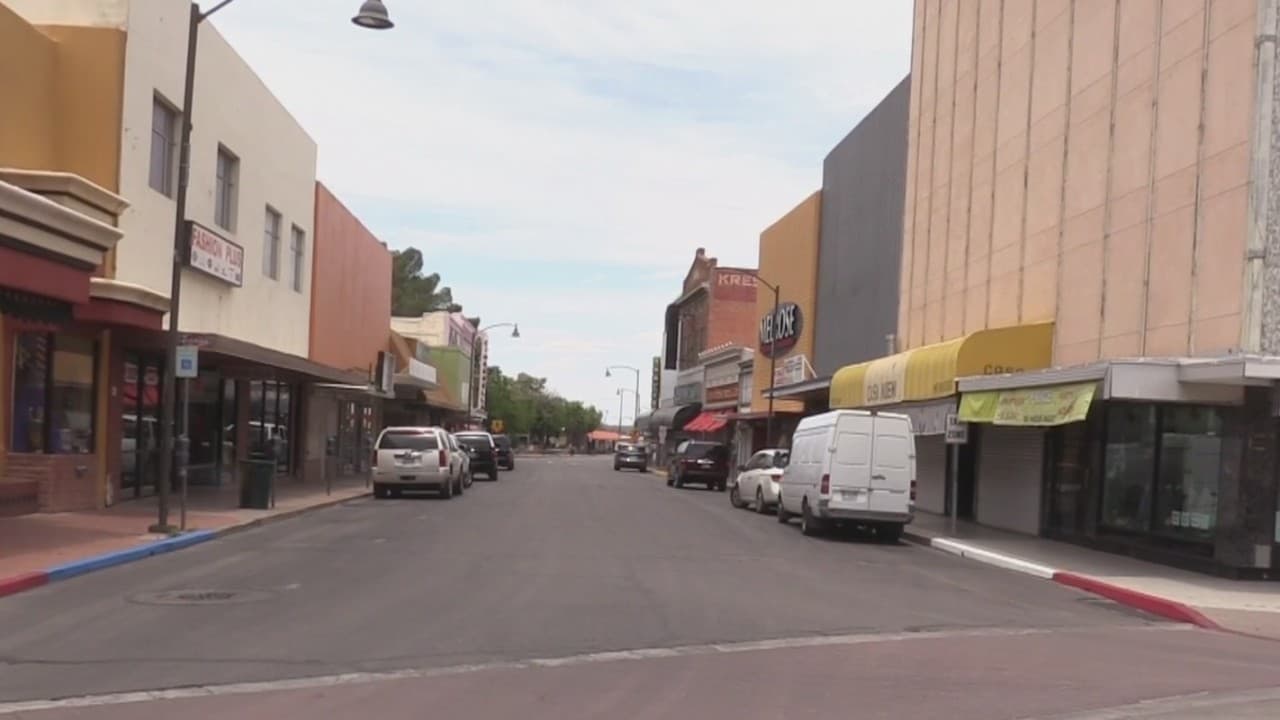 Además de contar con una alta tasa de contagios en el estado, el cierre fronterizo ha afectado profundamente la economía de 
<a href="https://www.univision.com/local/arizona-ktvw/en-fotos-la-ciudad-de-nogales-arizona-conocida-como-la-capital-de-los-narcotuneles-fotos">la ciudad de Nogales</a>.