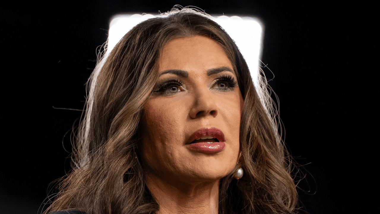 Lo que Kristi Noem, Secretaria de Seguridad Nacional, indicó, fue que ellos quieren que personas usen CBP Home para que se salgan de Estados Unidos. 
<b>Esto se ha descrito incluso como una autodeportación.</b>