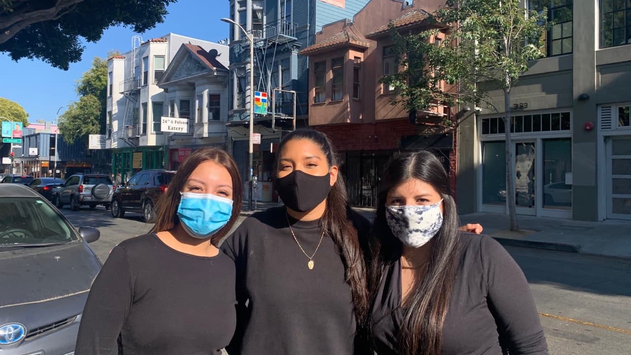 Las tres Latinas responsables de traer la idea de la nevera comunitaria a San Francisco. De izquierda a derecha: Xiomara Alemán, Gabriela Alemán, María Castro Noboa.