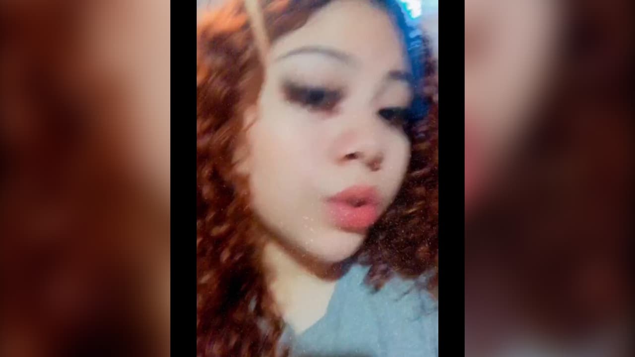 La 
<a href="https://www.univision.com/local/houston-kxln/joven-de-16-anos-muere-tras-ser-baleada-desde-un-auto-cuando-paseaba-a-su-perro-en-el-suroeste-de-houston-video">Policía de Houston</a> está al mando del caso y dijeron que se revisan las cámaras de videovigilancia para determinar qué fue lo que pasó.