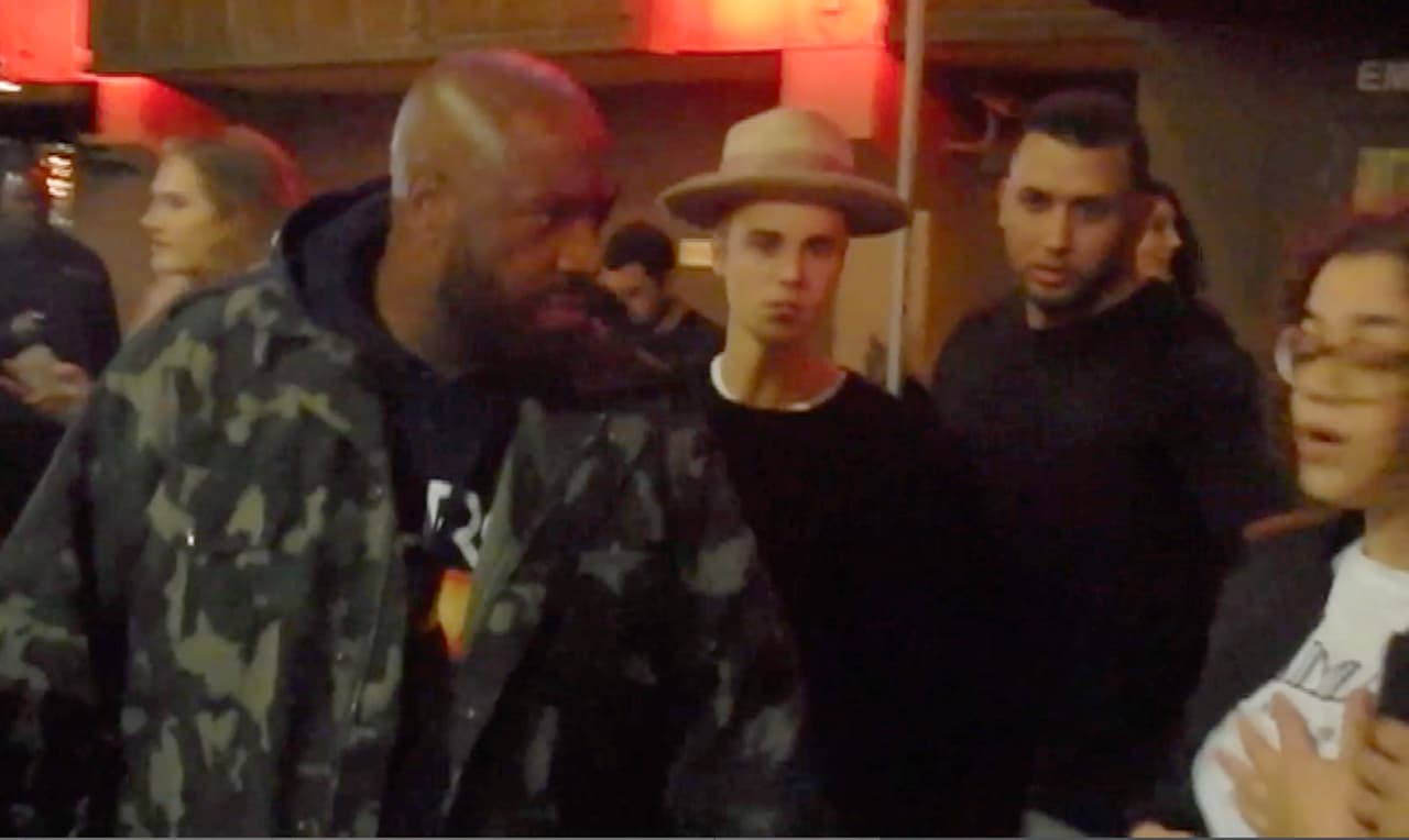 Y ahora que luce un look más jovial está que arrasa en el top de los cantantes más sexys del momento.