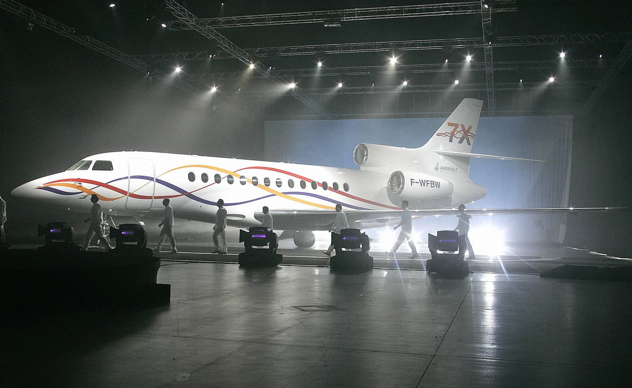 El jet privado Falcon 7x que quiere comprar el polémico pastor de Louisiana Jesse Duplantis es un avión de útlima tecnología lanzado en Francia en 2005. El pastor dice necesitarlo para poder viajar por el mundo sin tener que realizar ninguna parada.