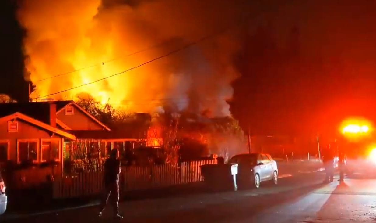 Mujer de 84 años muere tras reportarse un incendio en una vivienda de Novato