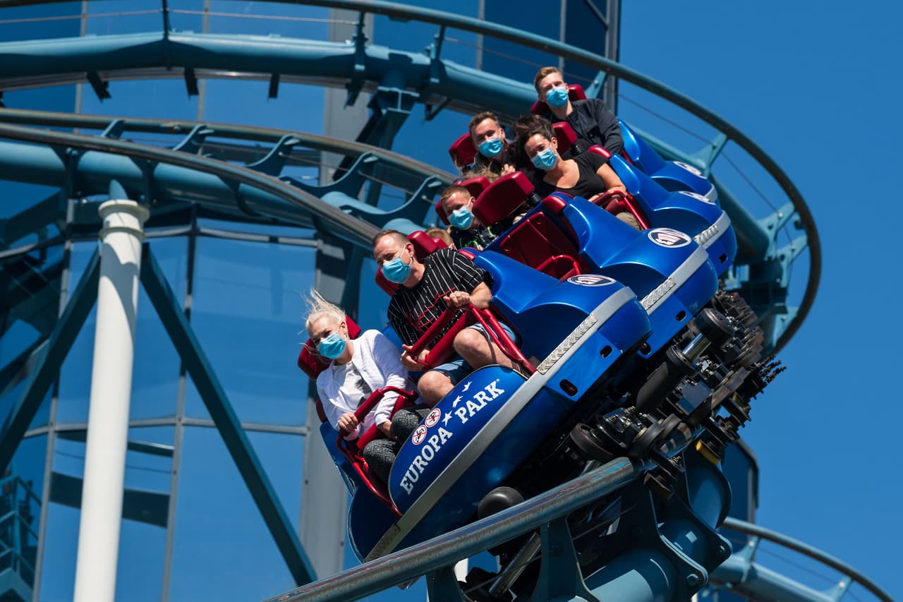 Los bares, clubes nocturnos, cines, instalaciones de entretenimiento bajo techo, parques de atracciones y salones de baile permanecerán cerrados.