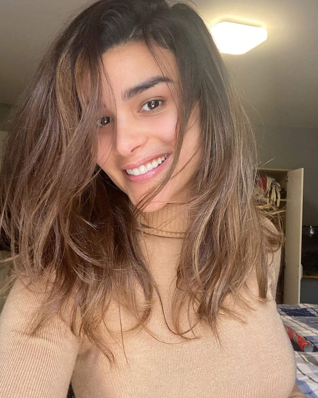 Clarissa es carismática y natural y así se muestra en las plataformas digitales. En esta ocasión nos sorprendió con una imagen en la que luce "sin maquillaje y despeinada".