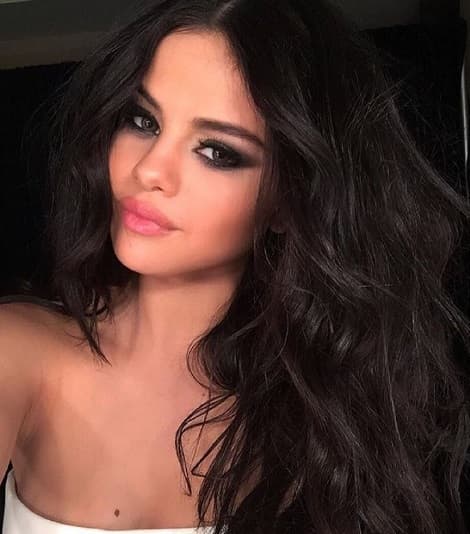 Bella, talentosa y muy afortunada, así es Selena Gomez, que simple y sencillamente se prepara para conquistar al mundo.