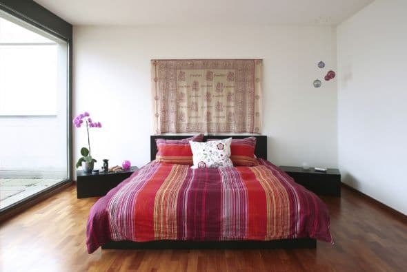 Los estampados geométricos suelen ser agradable para ambos. Además, están de moda ahora mismo y parecen haber llegado para quedarse, así que, ¡adelante!