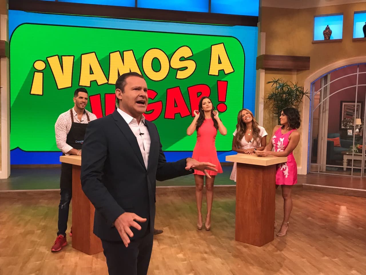 Alan estaba seguro de que los hombres de la casa saben más de chismes que las mujeres.