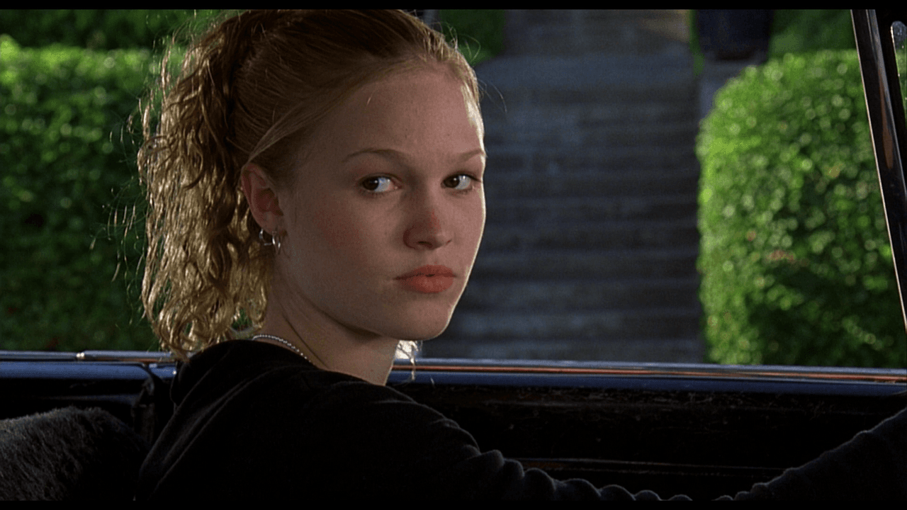 <b>Julia Stiles</b>
<br>
<a href="https://www.univision.com/famosos/10-cosas-que-odio-de-ti-kat-julia-stiles-hijos">Le dio vida a la antisocial adolescente Katarina Statford, </a>quien sin darse cuenta, termina enamorándose del chico que la invita a salir.