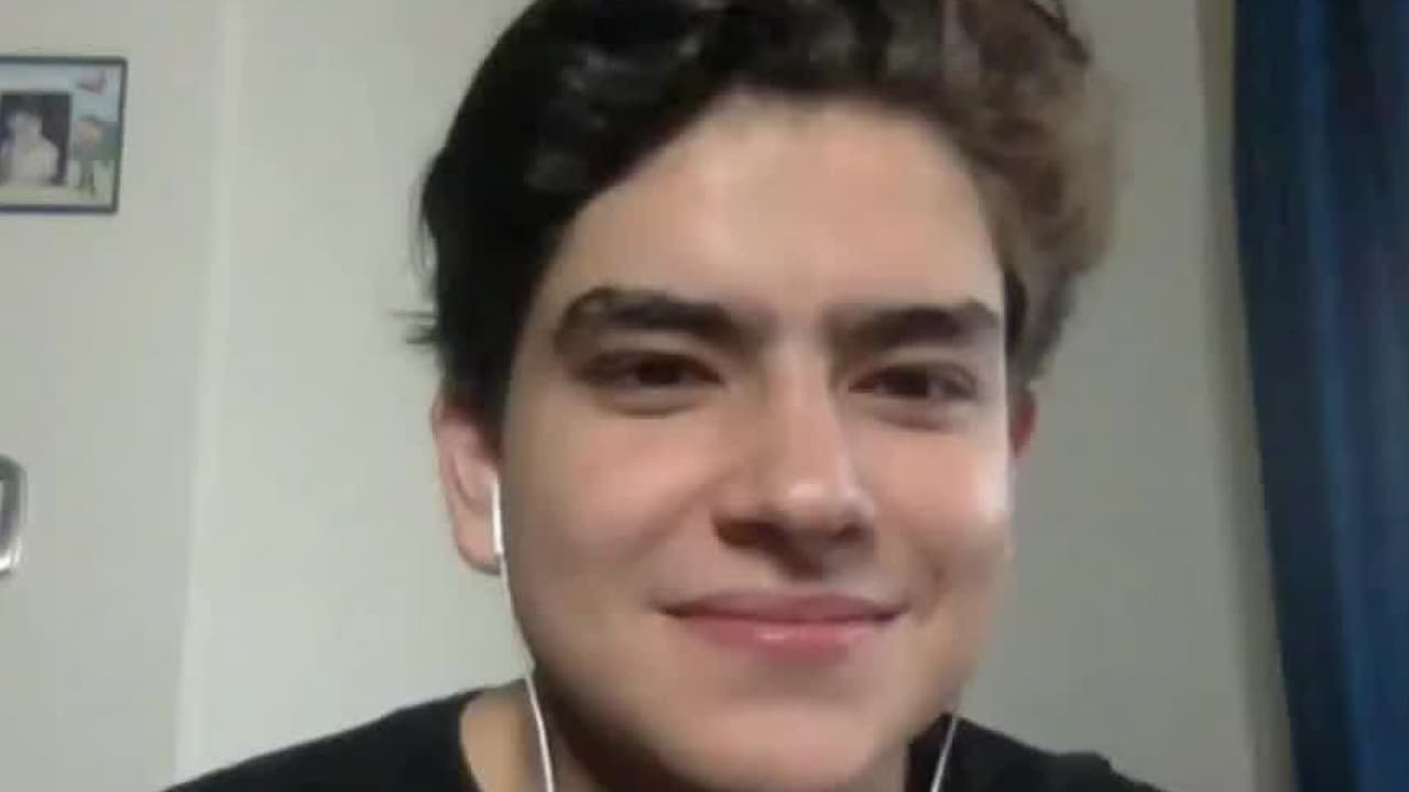 El chico es producto del matrimonio que tiene con Armando Gómez. También es madre de Ángel Gabriel, de 19 años. A él lo tuvo estando en la cárcel y 
<b><a href="https://www.eluniversal.com.mx/espectaculos/gloria-trevi-que-fue-el-escandalo-del-clan-trevi-andrade" target="_blank">la paternidad se le atribuye a Sergio Andrade</a></b>, según medios como El Universal. 
<br>