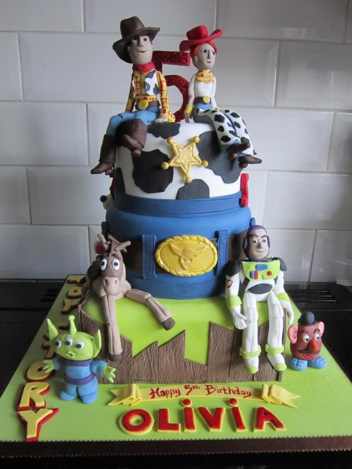 Checa algunos de sus pasteles más increíbles que van desde Mickey Mouse hasta películas como 'El Rey León', 'Los minions', 'Enredados', 'The Avengers' y muchos más.