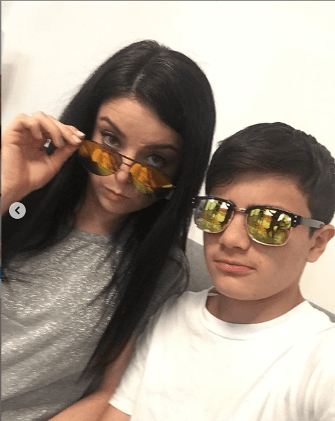 La actriz se fue de la casa de sus suegros y regreso a vivir con sus padres. Dice haber querido mantener una relación civilizada con el padre de Omar, razón por la que le permitía ver al niño. 
<br>