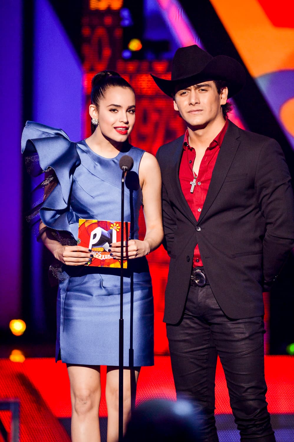 Sofia Carson y Julián Figueroa presentaron a los nominados en la categoría 'Mi Protagonista Favorito'.