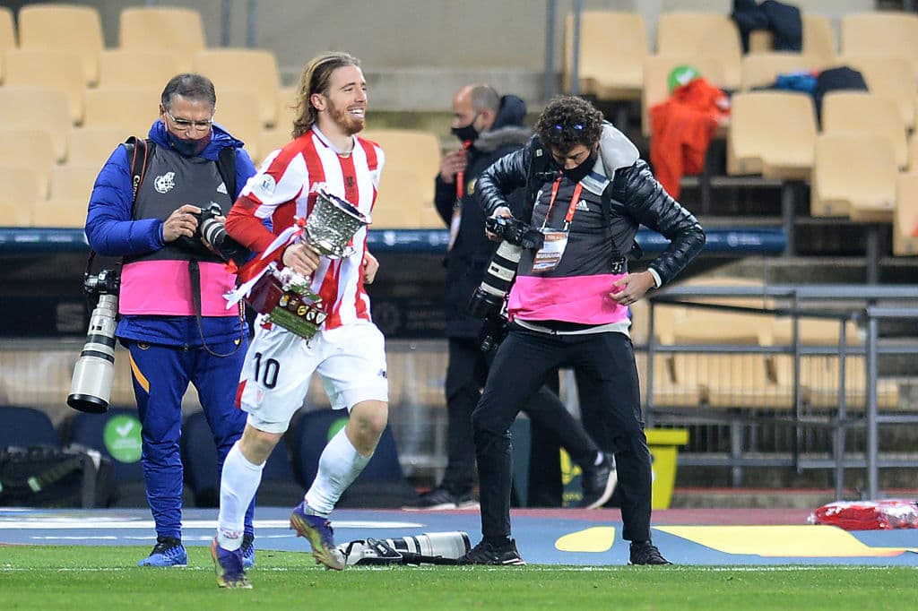 Athletic Bilbao's Spanish forward Iker Muniain run with the winner's trophy as he celebrates after winning the Spanish Super Cup final football match between FC Barcelona and Athletic Club Bilbao at La Cartuja stadium in Seville on January 17, 2021. (Photo by CRISTINA QUICLER / AFP) (Photo by CRISTINA QUICLER/AFP via Getty Images)