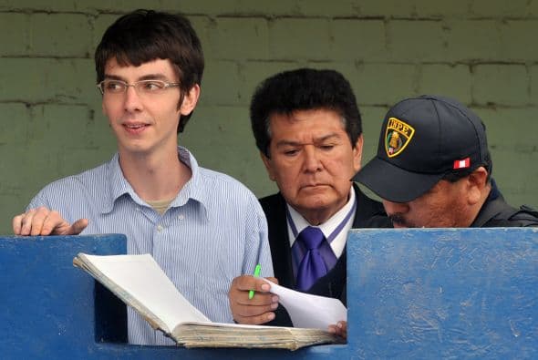 Según el hombre, la policía peruana allanó el inmueble y detuvo a su propietario, ya fichado por un caso de narcotráfico, y a todos los arrendatarios, entre los cuales Damian y su pareja peruana.