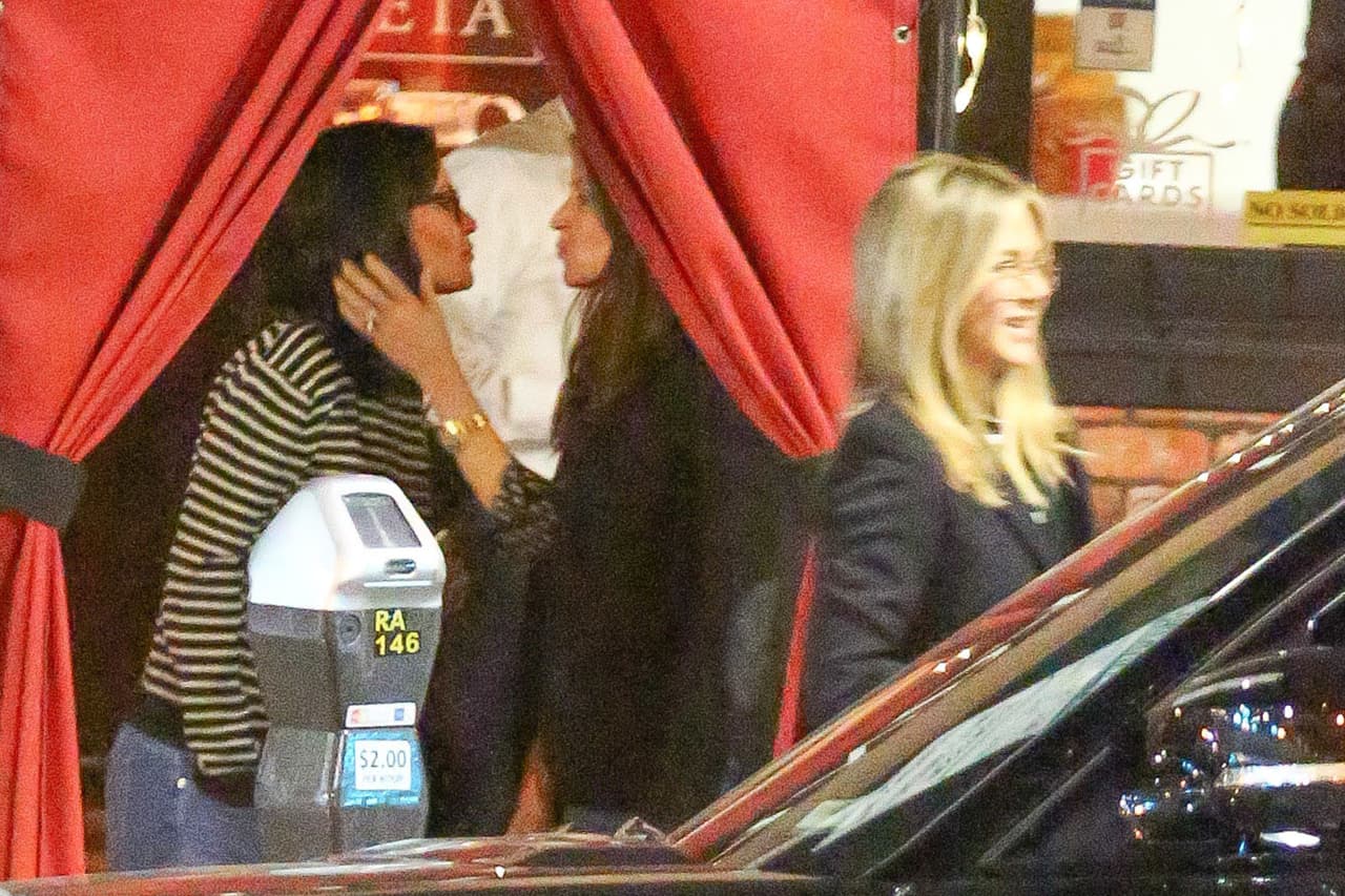 Se despidieron de otras amigas.