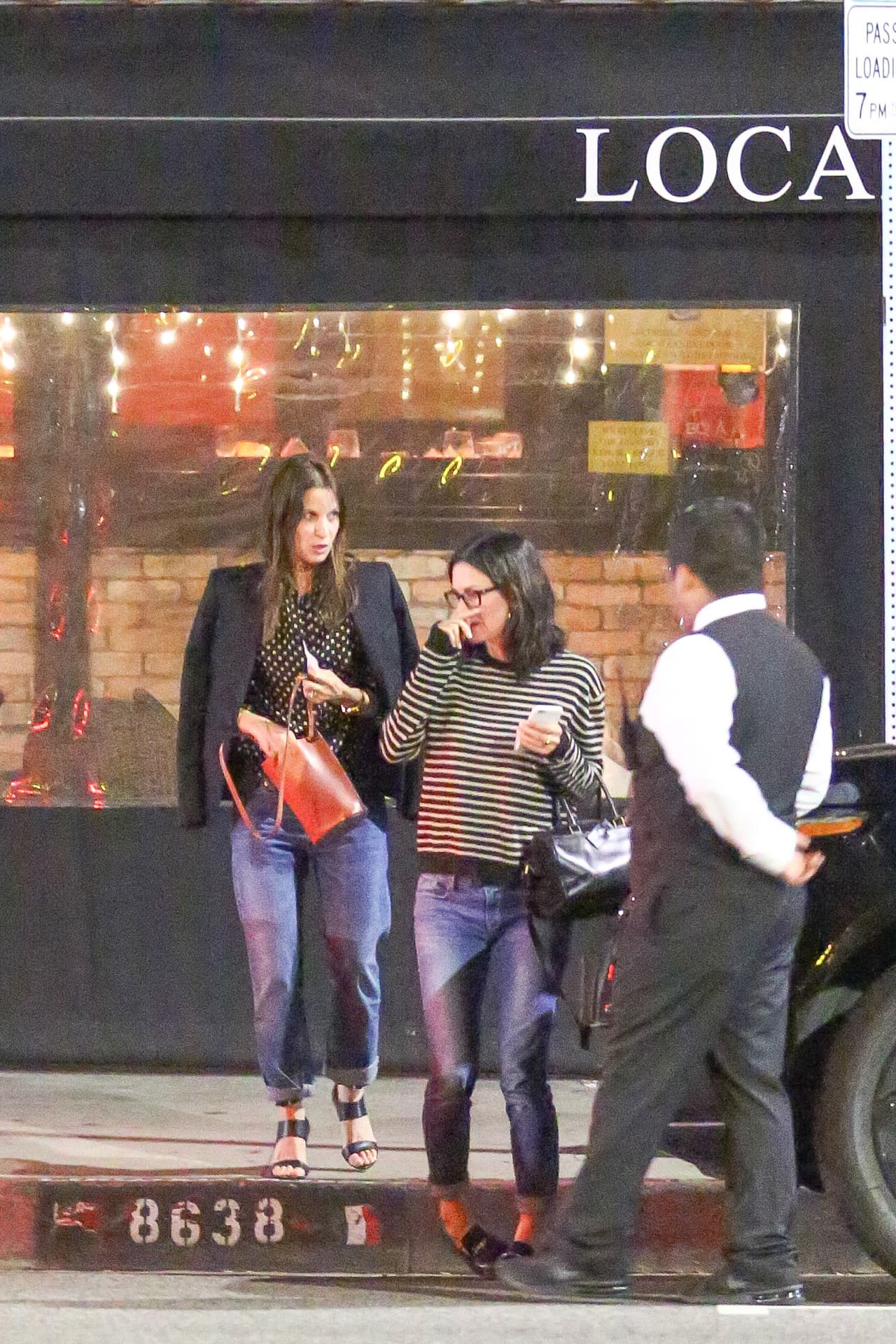 Las dos actrices y amigas se reúnen para cenar y pasear en Hollywood.