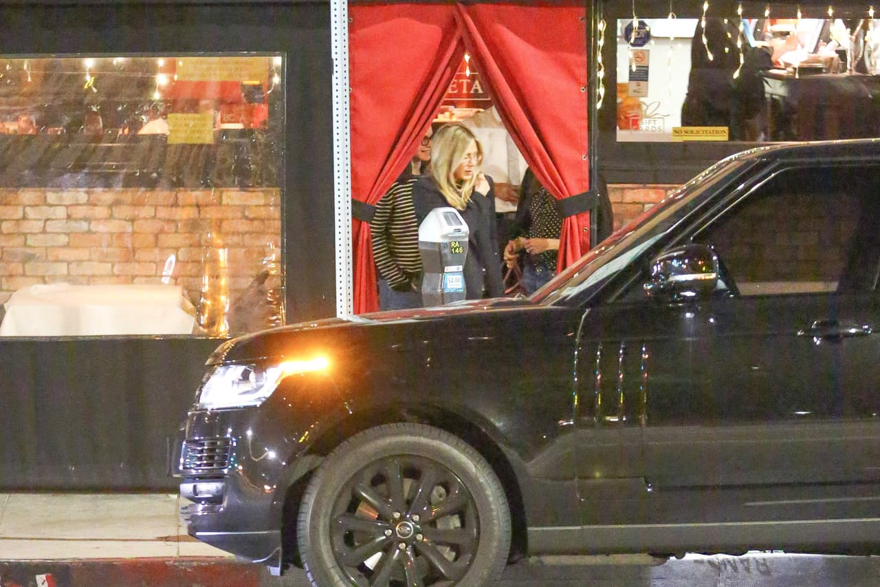 Jennifer y Courteney salieron a comer en Hollywood.