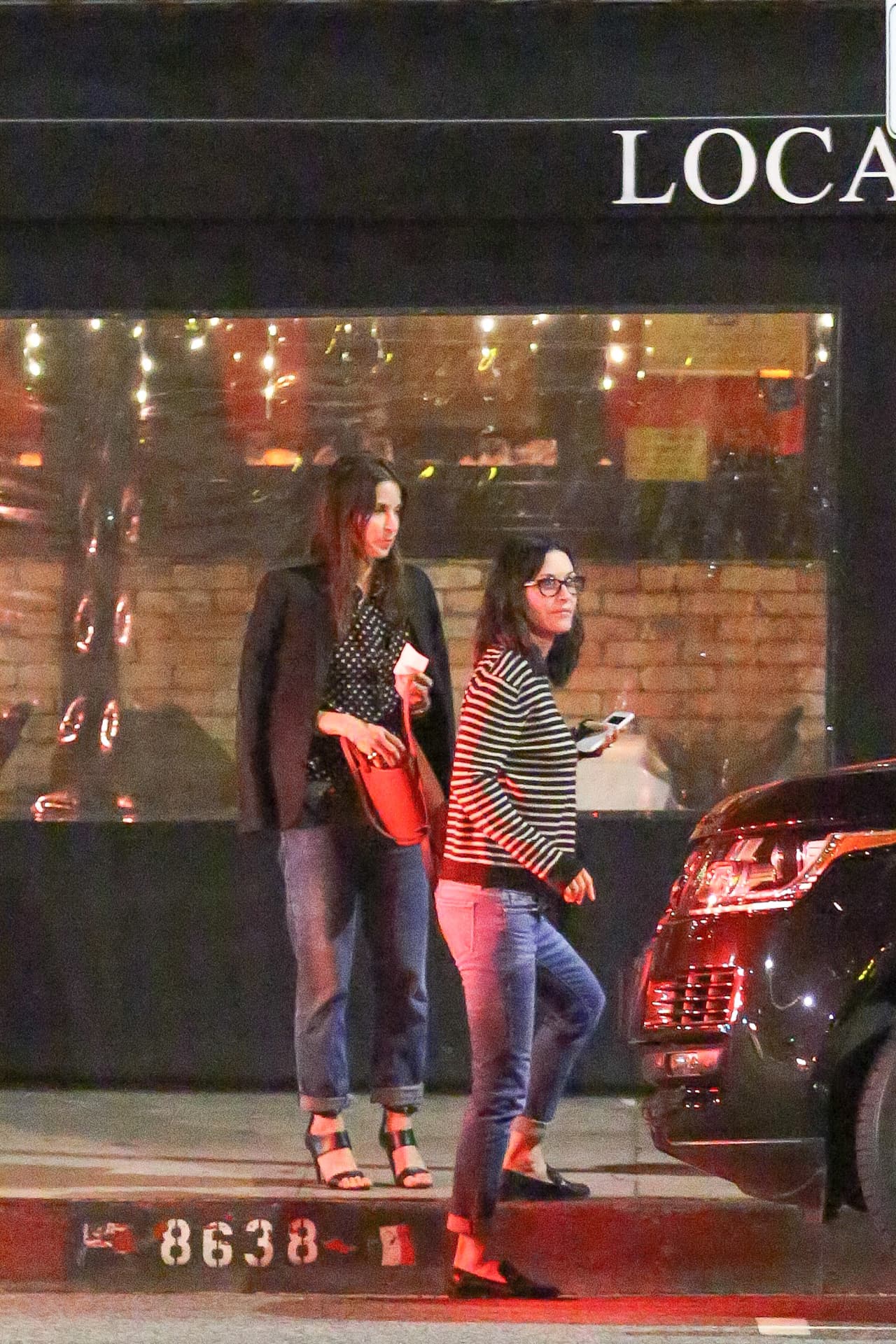 También usó sus anteojos.