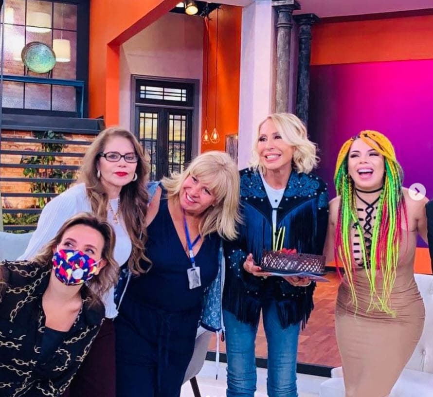 Escalona mencionó que no entiende cómo es que su amiga siempre haya lucido glamurosa y vestida de diseñador y ahora no pueda pagarle al fisco mexicano los 15 mil dólares de multa que se le exigieron y con los que pudo ganar más tiempo para esclarecer su caso ante la justicia. 
<br>