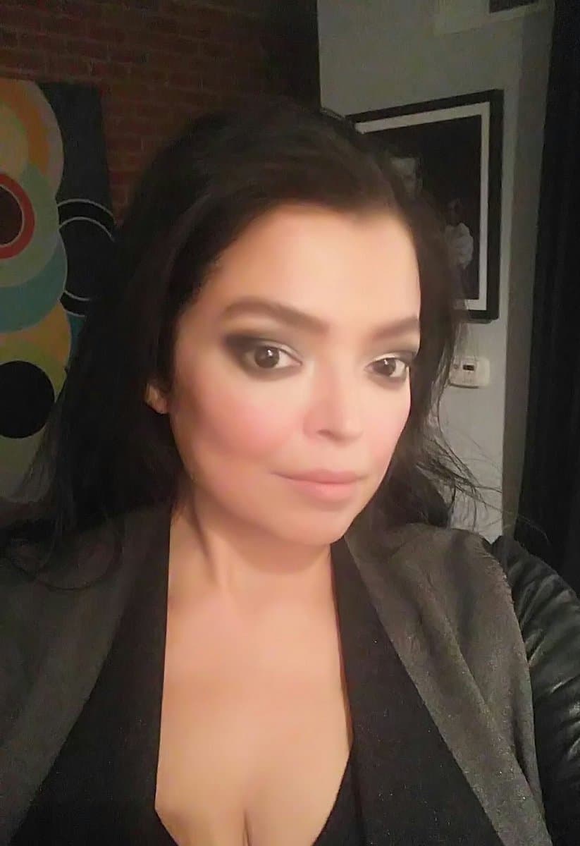 "[...] Incluso cuando estaba enferma, era positiva y radiante, y nunca dejaba de reírse. ¡Estaba llorando y ella me estaba animando! Eso es lo que ella era. Chelsi, nunca olvidaré nuestras largas noches hablando, cantando, luchando, soñando [...]", señaló Shanna Moakler.