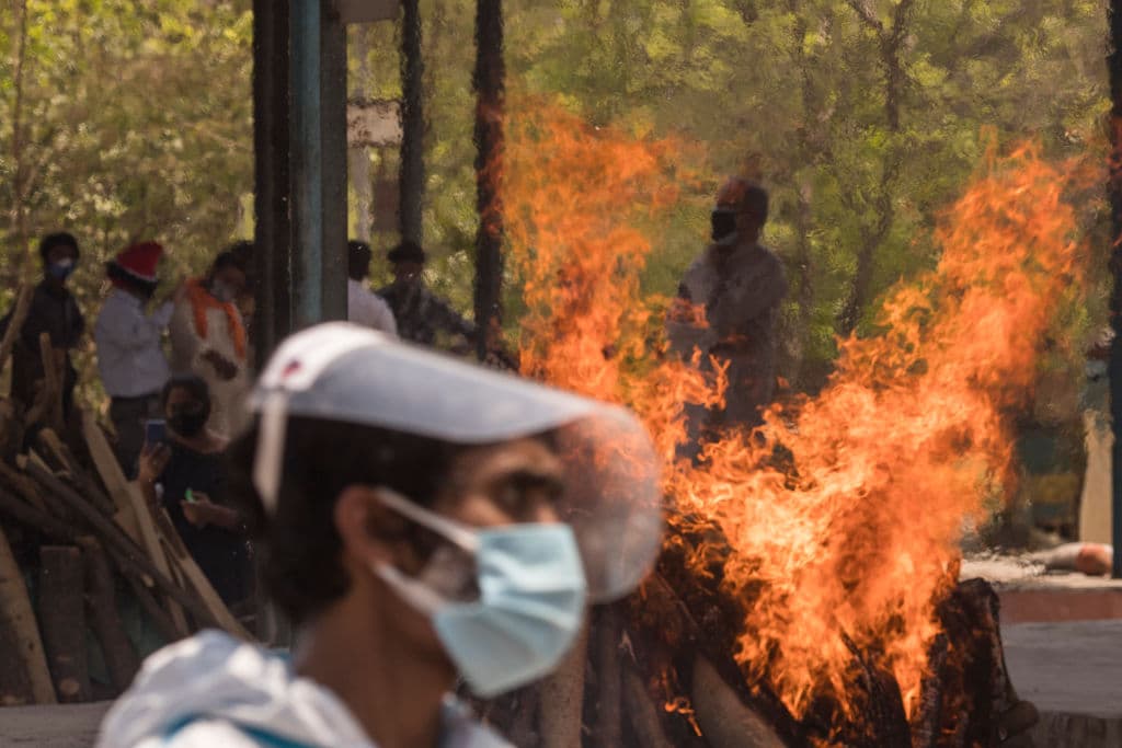La imágenes que comparten desde India agencias internacionales como Getty Images, son totalmente desgarradoras.
