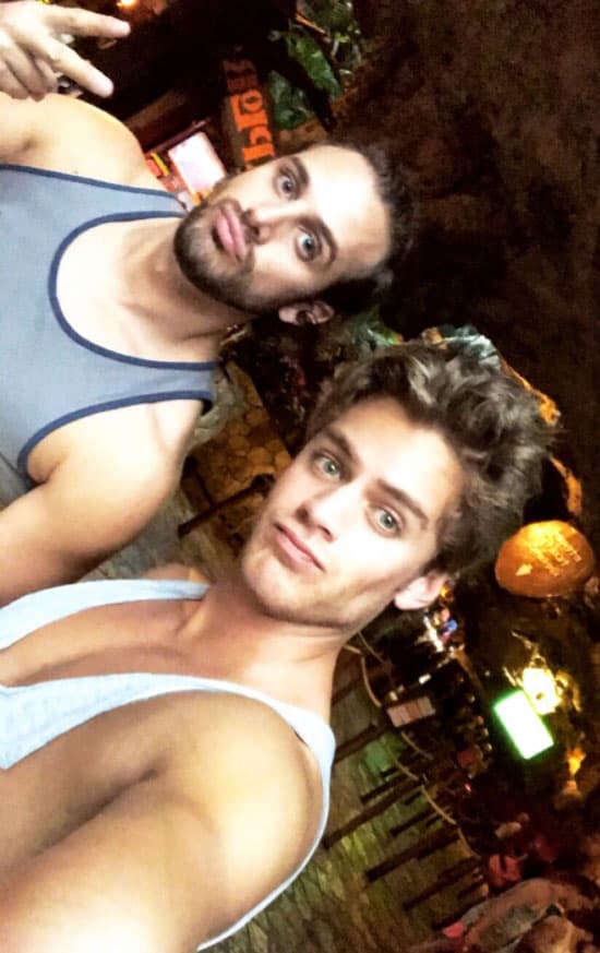 Aunque ninguno de los dos ha confirmado ni negado su supuesta relación sentimental, con estas imágenes dejan ver que no les interesan los comentarios que puedan surgir.