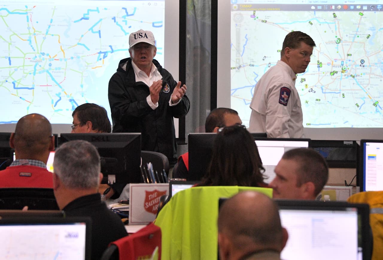 Tras su visita a Corpus Chriti, 
<b>el presidente se dirigió a Austin, la capital tejana, </b>donde se reunió además con algunos miembros de su gabinete.