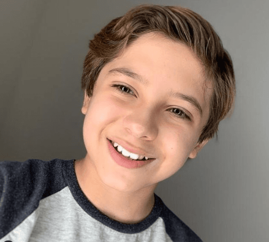 Tadeo Bonavides nos hace reìr como 'Justito' en 
<b>Una Familia de Diez. </b>Junto a esta fotografìa felicitó a sus seguidores en Instagram y los invitó a disfrutar la vida. "𝐅𝐞𝐥𝐢𝐳 𝐃𝐢𝐚 𝐝𝐞𝐥 𝐍𝐢𝐧̃𝗼 𝐩𝐚𝐫𝐚 
<b>t</b>𝗼𝐝𝗼𝐬 𝐫𝐞𝐜𝐮𝐞𝐫𝐝𝐞𝐧 𝐬𝐢𝐞𝗺𝐩𝐫𝐞 𝐬𝗼𝐧𝐫𝐞𝐢𝐫 𝐲 𝐬𝐞𝐫 
<b>f</b>𝐞𝐥𝐢𝐜𝐞𝐬 𝐧𝐮𝐧𝐜𝐚 𝐝𝐞𝐣𝐞𝐧 𝐝𝐞 𝐬𝗼𝐧̃𝐚𝐫", escribió.