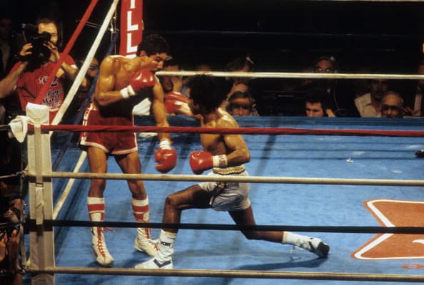 Wilfredo Gómez vs. Lupe Pintor. En diciembre de 1982, Wilfredo Gómez ganó el duelo para Puerto Rico con un contundente nocaut en el round 14 sobre el mexicano Lupe Pintor, para retener su cetro supergallo CMB.