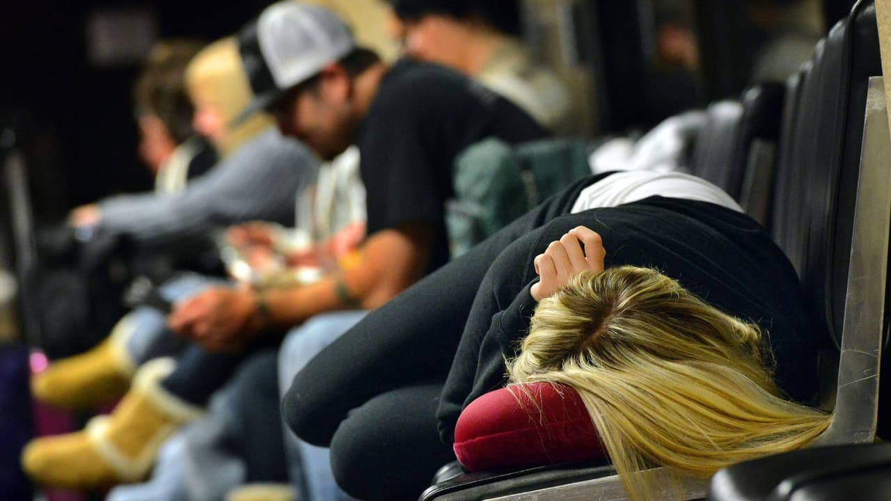 Decenas de vuelos cancelados en el aeropuerto Phoenix Sky Harbor, tras reducción de la FAA