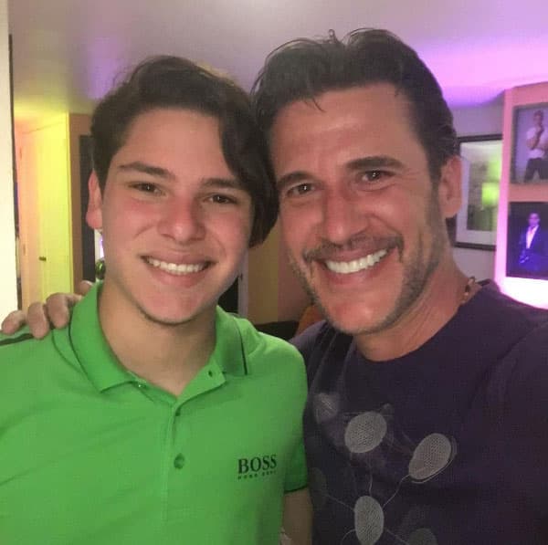 Luis es hijo de en medio.