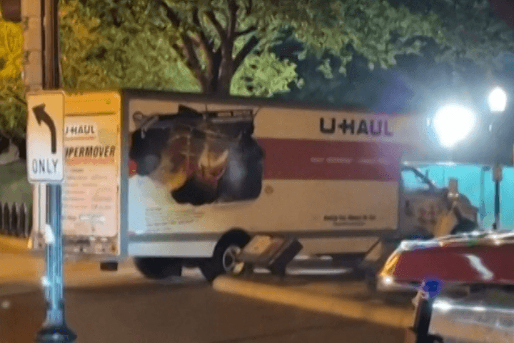 Quería matar a Biden y "tomar el poder": lo que sabemos del detenido que estrelló un camión contra una valla de la Casa Blanca