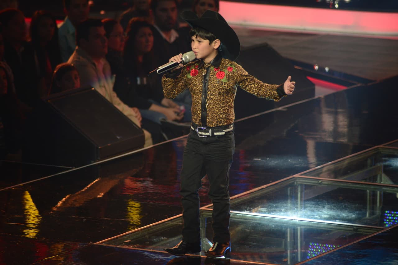 Esta ocasión los capitanes tuvieron que cantar con los papás y en la segunda etapa los hijos lo hicieron de manera individual para poder elevar la puntuación. Hubo doble eliminación y los Valdés dijeron adiós. Paty Cantú pasó por lo mismo que María León y sus dos familias se enfrentaron, quedando fuera los Tijerina.