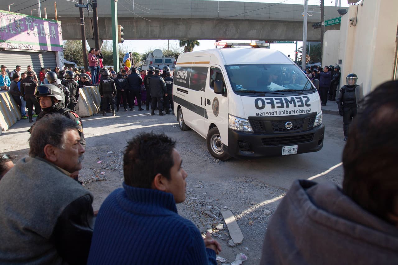 Un automóvil forense llega a Topo Chico.