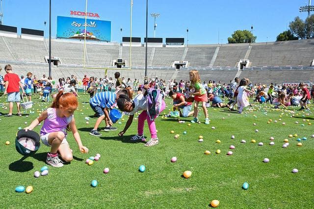 <b>“Egg Bowl” en el Estadio Rose Bowl</b>
<br>El “Egg Bowl” es la búsqueda de huevos más grande en el sur de California. Hay tres búsquedas para niños de hasta 12 años que contarán con más de 80,000 huevos. La primera búsqueda será a las 11:30 a.m., la segunda a las 12:45 p.m. y la última a las 2 p.m. Se esperan más de 6,500 personas en el festival.
<br>
<br>Pasadena
<br>20 de abril, 11 a.m. – 3 p.m.
<br>Entrada gratuita
<br>
<a href="http://www.rosebowlstadium.com/" target="_blank">www.rosebowlstadium.com</a>
<br>