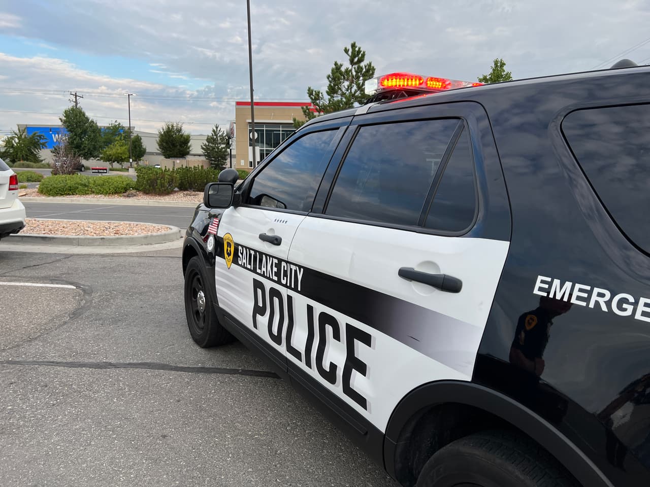 Hombre se dispara por accidente, policía de Salt Lake City pide apoyo para encontrar el arma