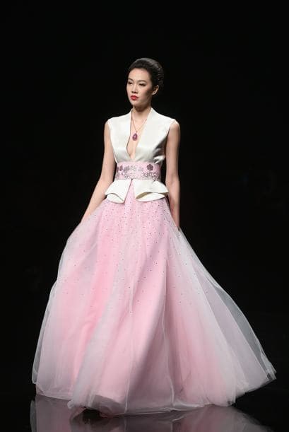 O con falda amplia y larga para una noche muy especial.