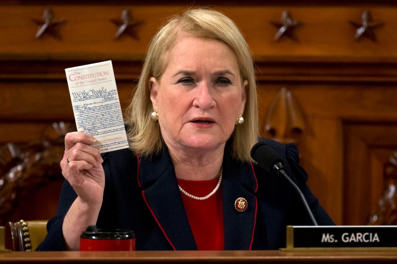 <b>Sylvia Garcia, representante por Texas desde 2019. </b>Es la única hispana del grupo y es miembro del Comité Judicial de la Cámara Baja. Fue senadora de su estado por seis años y también fue Directora y Juez Presidente del Sistema Municipal de Houston y Controladora de la Ciudad. Antes de que la Cámara votara por el 'impeachment' a Trump, ella retó a los republicanos a poner al país antes que a su partido.