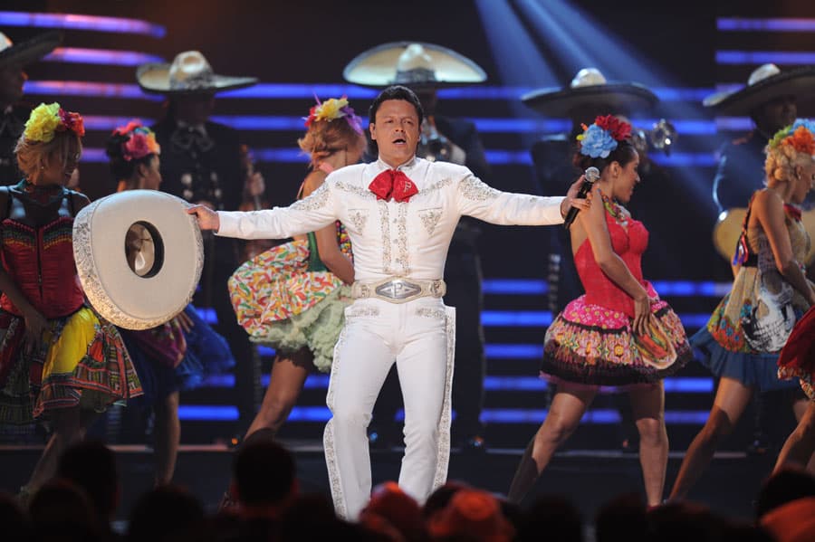 Pedro Fernández
<br>Año: 2013
<br>Fue honrado con el Premio a la Trayectoria y deleitó con los temas 'Amarte a la antigua', 'Mi forma de sentir', 'El aventurero', 'No que no', 'Me encantas' y 'Yo no fui'.