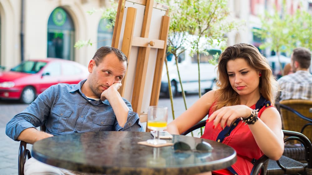 Escorpión y Piscis están destinados al conflicto porque ambos tienen puntos de vista fundamentalmente opuestos. Escorpión es más atrevido, entregado y explosivo y Piscis puede llegar a ser más meloso e idealista, un asunto con el que tienen que aprender a lidiar.