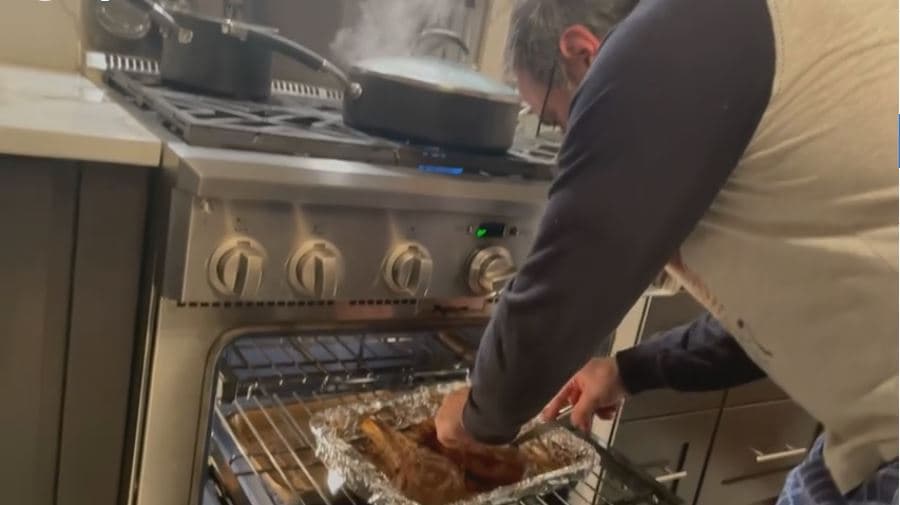 Y es que el empresario le preparó una cena romántica, pero sobre todo exquisita.