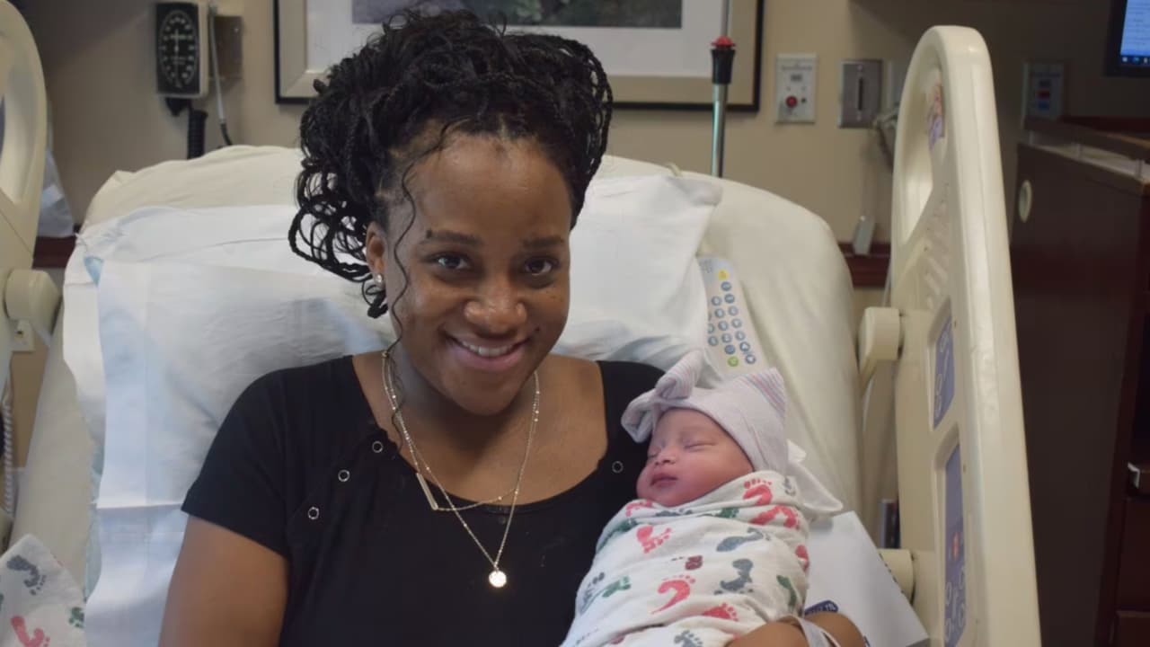 <b>EN VIDEO:</b> Familia hispana de Fort Worth, Texas, le dio la bienvenida a Sol Celeste Álvarez, una bebé que nació el 8 de abril a la 1:00 pm, justo cuando el eclipse solar oscureció los cielos.