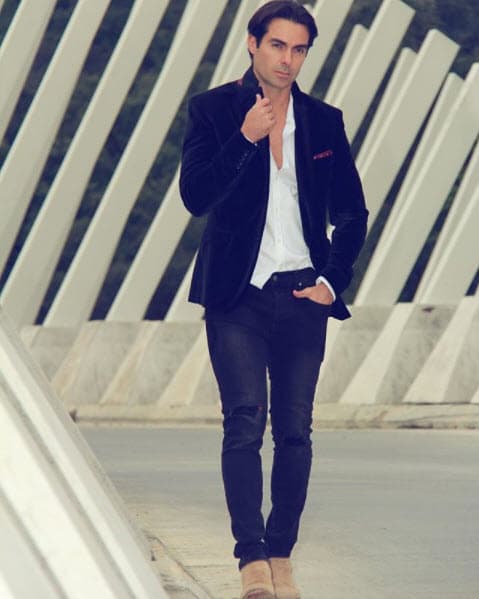 "Siempre veía a Ernesto como equis, pero 
<b>a raíz de la novela la convivencia empezó a ser diaria y <a href="https://www.univision.com/radio/raul-brindis/traigo-pleito-cansado-con-la-bascula-alessandra-rosaldo-habla-como-ha-bajado-de-peso-video">cada vez mejor</a></b>. Un día nos gustamos, y pues ahorita estamos felices de la vida y profundamente enamorados", explicó la cantante en aquel entonces.
<br>