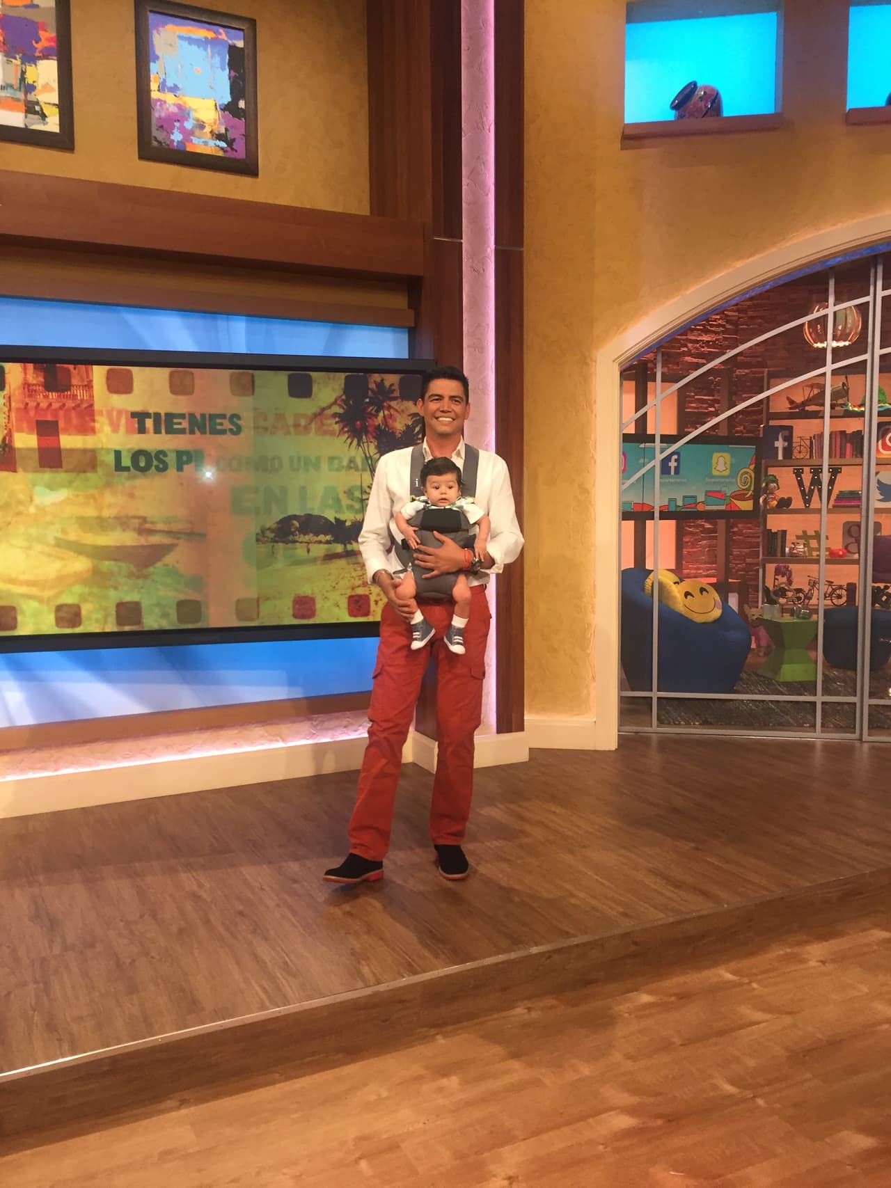 ¡Papá orgulloso! Orlando celebró por adelantado su primer Día del Padre ¡y miren quien lo acompañaba!