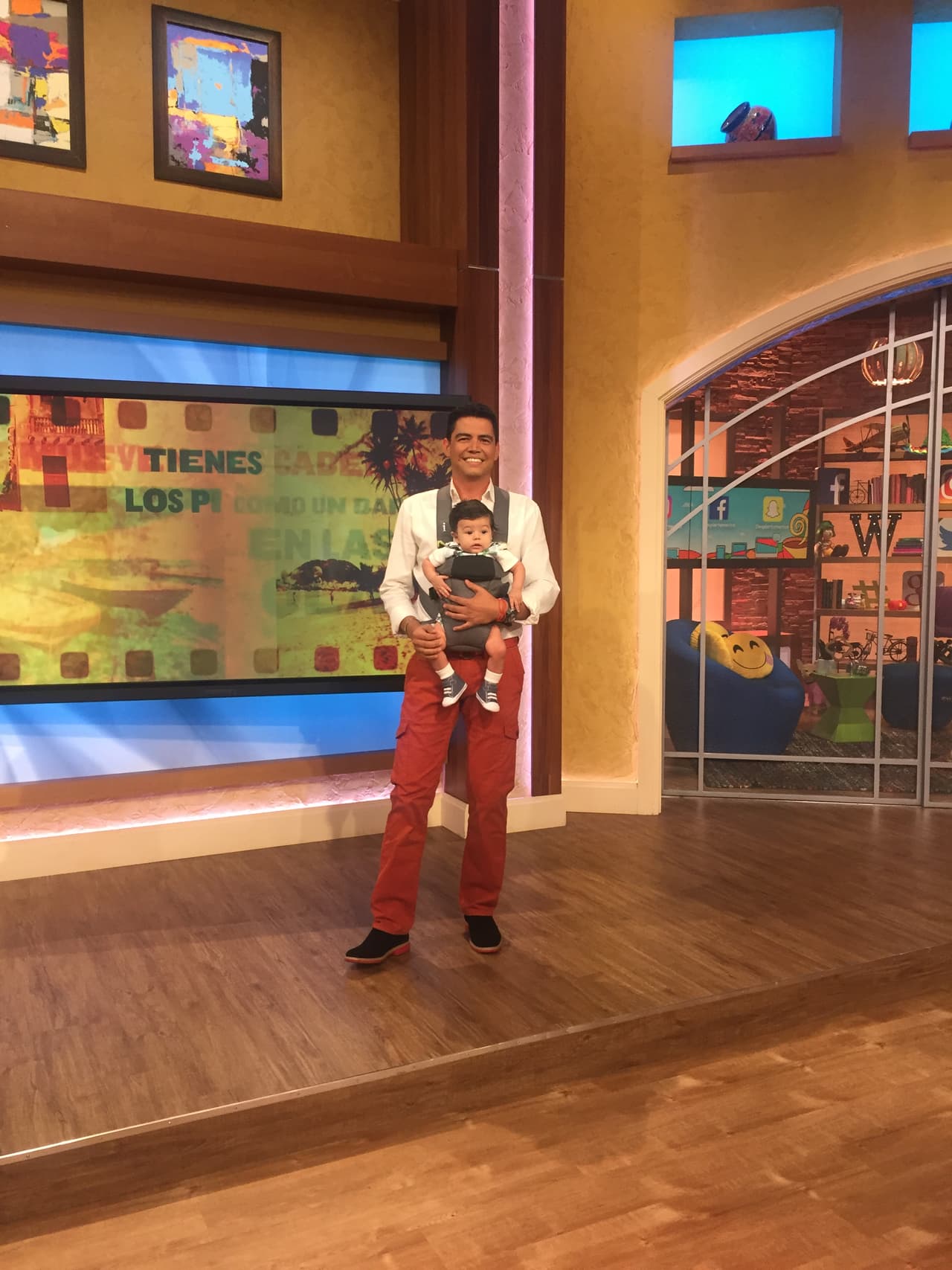 Papá e hijo, la perfecta mancuerna para un primer Día del Padre inolvidable.