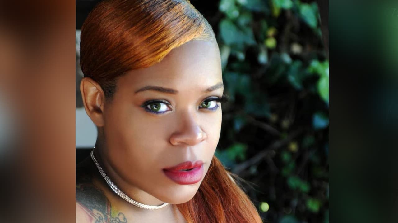 Buscan a una madre acusada de abandonar a sus dos niños en una casa en Texas por varias semanas